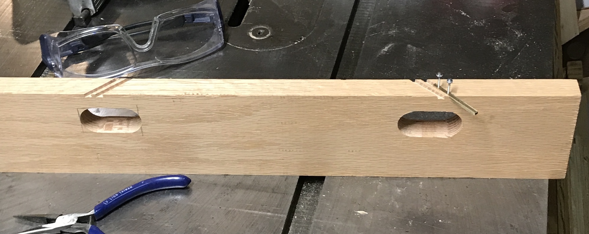 Jig for cutting slots with the table saw